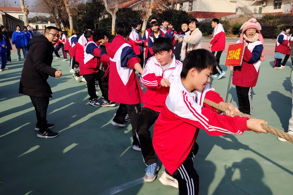 绳聚合力 趣享课间|武汉东湖光电学校冬季拔河比赛燃动校园