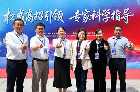 媒体报道|楚天都市报——深耕生涯教育！武汉东湖光电学校在省高中生涯规划与志愿填报研讨会上传递育人理念